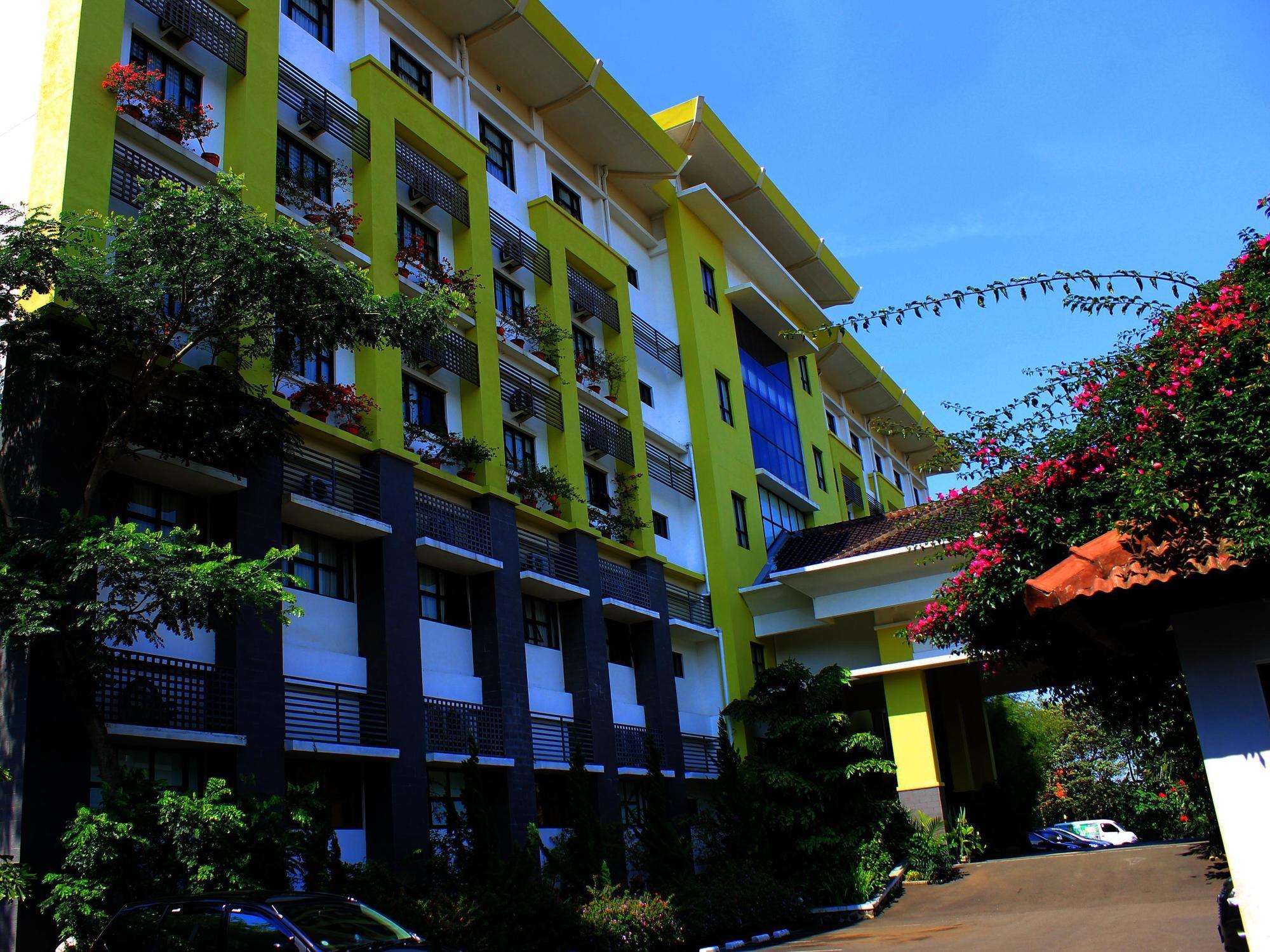 Capital O 1010 Isola Resort Bandung Ngoại thất bức ảnh